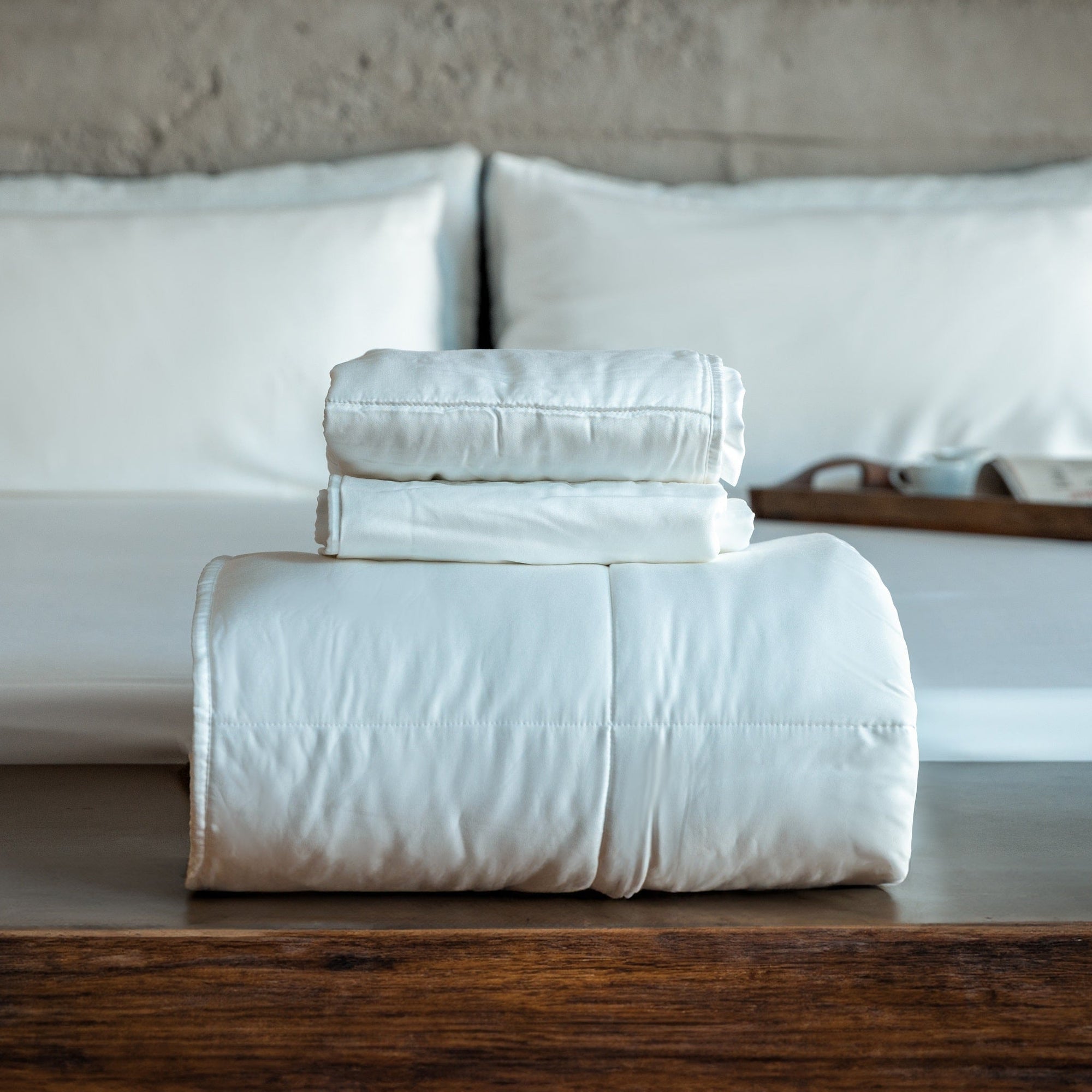 Cooling Comforter Set – Temperature-Regulating Eucalyptus Silk Comforter &amp; Pillow Shams