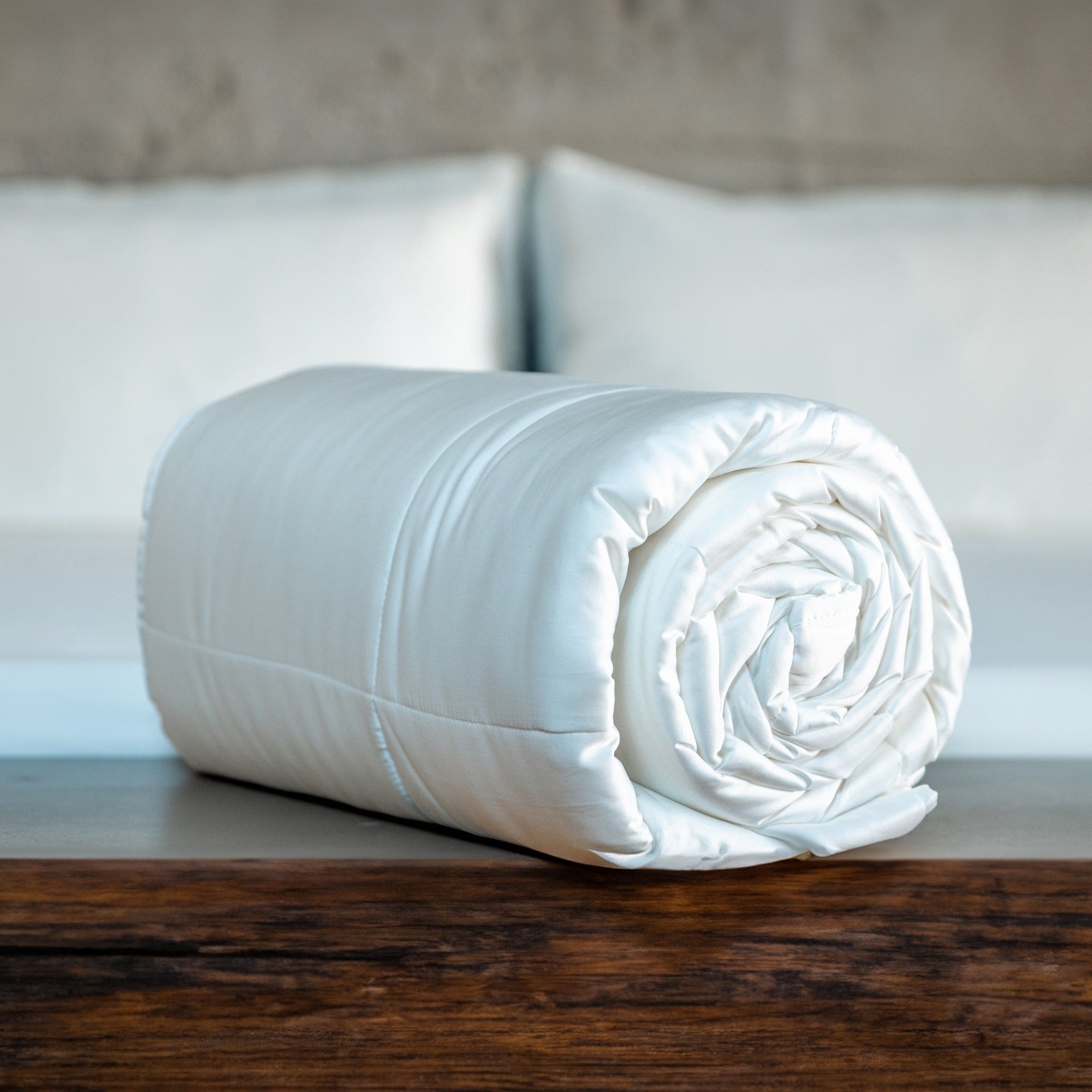 Cooling Comforter Set – Temperature-Regulating Eucalyptus Silk Comforter &amp; Pillow Shams